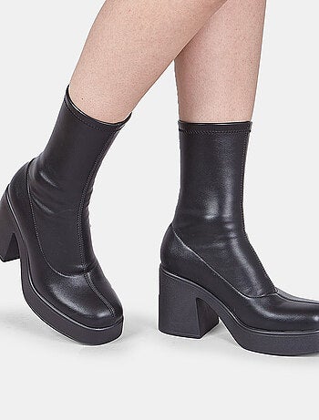 Bottine élastiquée avec talon et plateau Bata