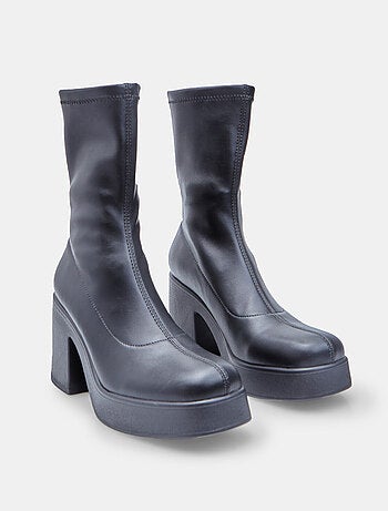 Bottine élastiquée avec talon et plateau Bata