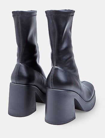 Bottine élastiquée avec talon et plateau Bata