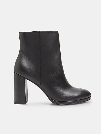 Bottine en cuir avec talon BATA