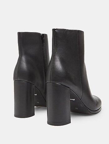 Bottine en cuir avec talon BATA
