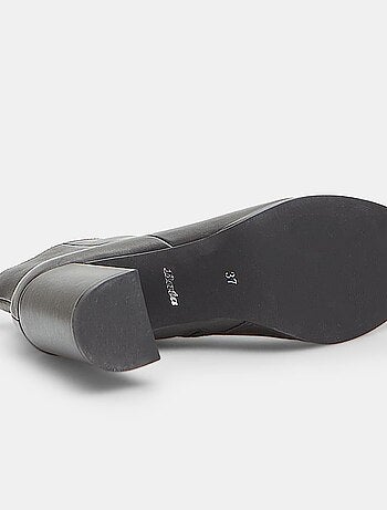 Bottine en cuir avec talon BATA