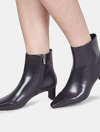 Bottine en cuir avec talon Bata