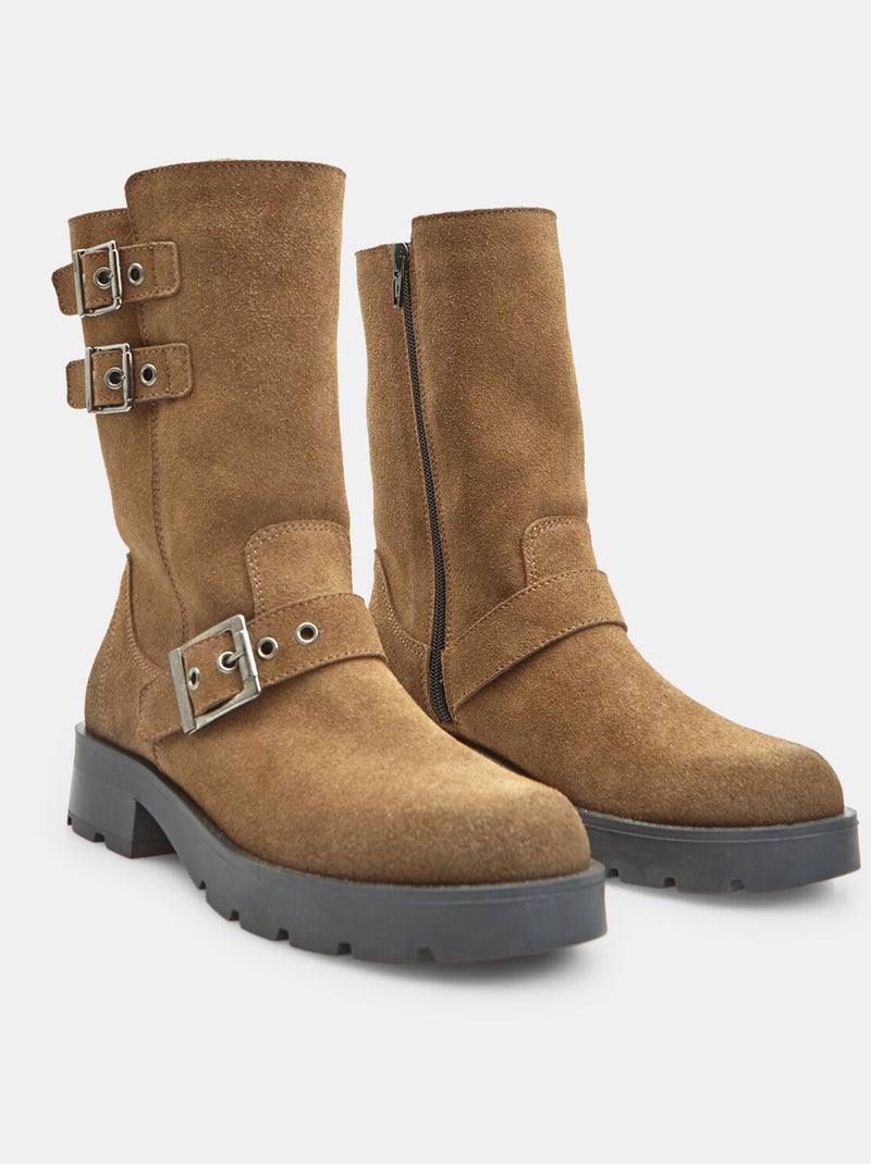 Bottine en daim avec boucles Bata Marron - Kiabi