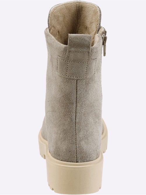 Bottines à Lacets Cuir Velours De Vache. - Taille Standard - Helline - Kiabi Bottines à Lacets Cuir Velours De Vache. - Taille Standard - Helline - Kiabi