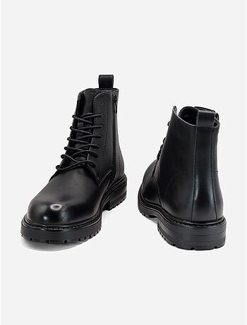 Bottines à semelles crantées