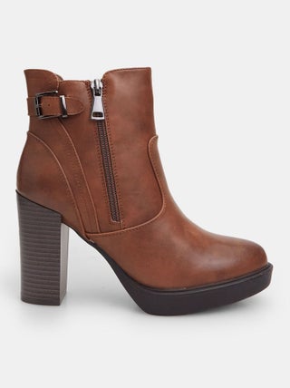 Bottines avec talon et boucle BATA