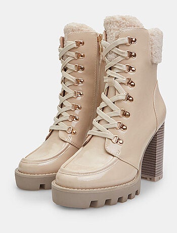Bottines avec talon haut, insertion teddy et lacets BATA