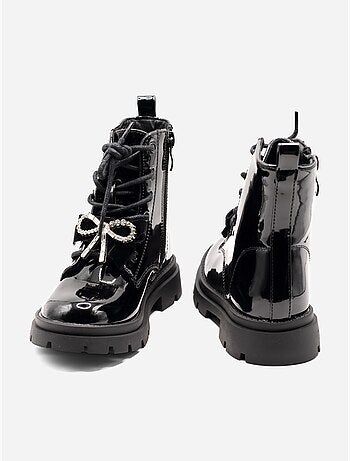 Bottines avec un nœud décoratif
