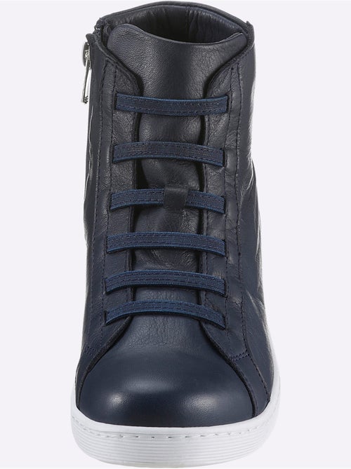 Bottines courtes à lacets en cuir nappa souple et confortable - Taille standard - Helline - Kiabi Bottines courtes à lacets en cuir nappa souple et confortable - Taille standard - Helline - Kiabi
