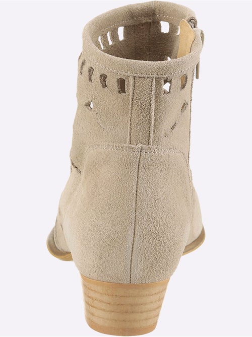 Bottines De Fabrication Espagnole - Taille Standard - Helline - Kiabi Bottines De Fabrication Espagnole - Taille Standard - Helline - Kiabi