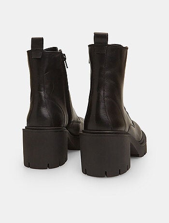 Bottines en cuir à talons BATA