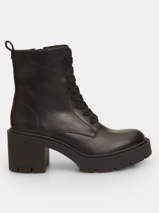 Bottines en cuir à talons BATA