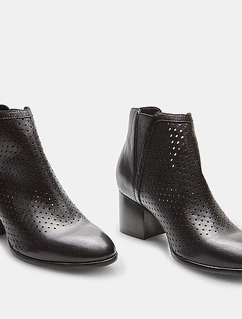 Bottines en cuir ajouré BATA