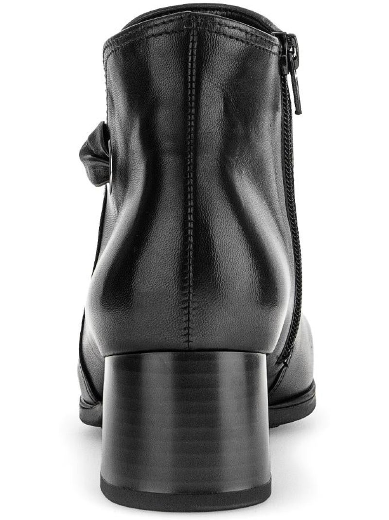 Bottines  en cuir lisse Noir - Kiabi