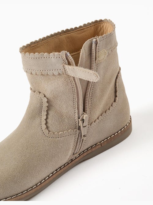 Bottines en daim à effet festonné - Kiabi