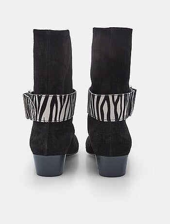 Bottines en daim avec bride animalière BATA