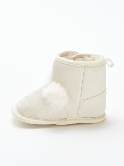 Bottines fourrées avec pompon - Kiabi