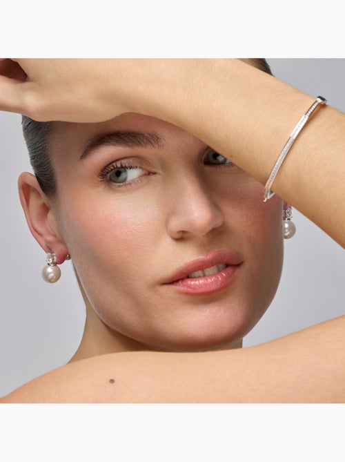 Boucles d'oreilles Luxenter avec perle blanche et finition argentée - Etalor - Kiabi Boucles d'oreilles Luxenter avec perle blanche et finition argentée - Etalor - Kiabi