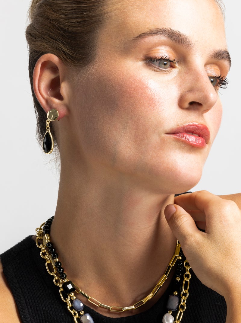 Boucles D’oreilles Dormeuses Portrait Camée – Résine Noire Sur Fond Plaqué Or 18 Carats – Bijouxia