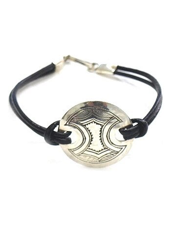 Bracelet cuir et plaque ronde en argent grave motifs berbères, Bijoucolor