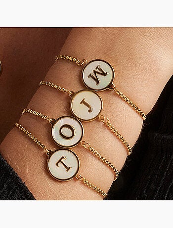 Bracelet en nacre blanc fini en or jaune 18K - lettre J de l’alphabet