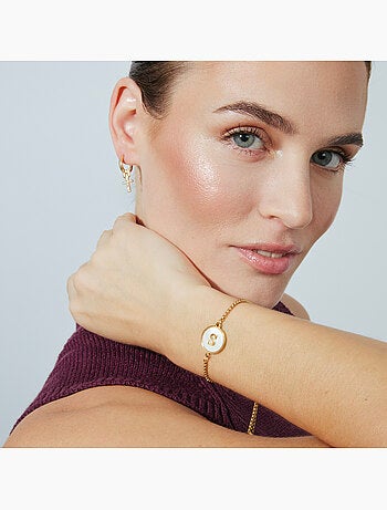Bracelet en nacre blanche fini en or jaune 18K - lettre S de l’alphabet