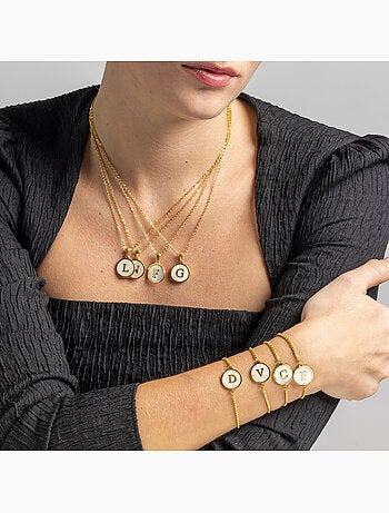 Bracelet en nacre blanche fini en or jaune 18K - Lettre V de l’alphabet