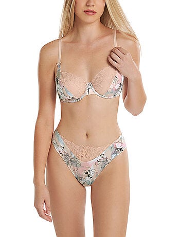 Brésilien échancré lilly