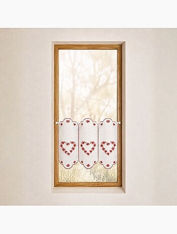 Brise-bise brodé à motifs cœurs