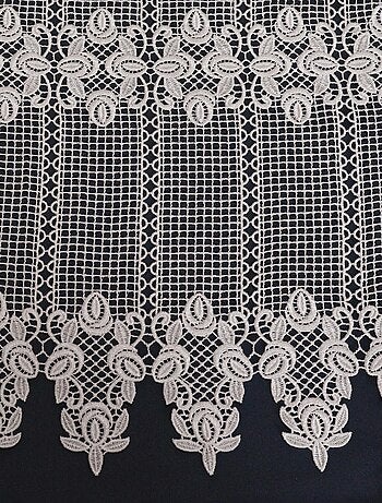 Brise bise en macramé au style ornemental