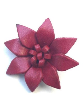 Broche fleur en cuir rouge