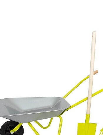 Brouette avec outils de jardin
