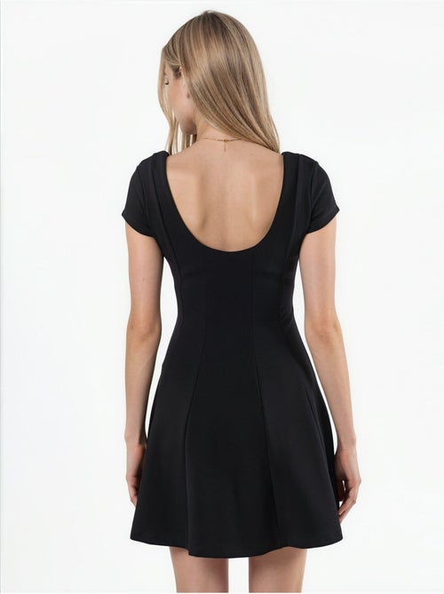 Busem robe courte patineuse à encolure en u - Kiabi Busem robe courte patineuse à encolure en u - Kiabi
