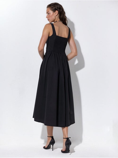 Busem robe midi à col carré avec détail boutonné - Kiabi Busem robe midi à col carré avec détail boutonné - Kiabi