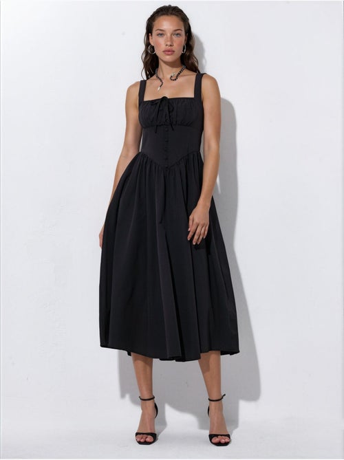 Busem robe midi à col carré avec détail boutonné - Kiabi Busem robe midi à col carré avec détail boutonné - Kiabi