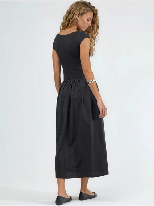 Busem robe midi décontractée à col rond - Kiabi Busem robe midi décontractée à col rond - Kiabi