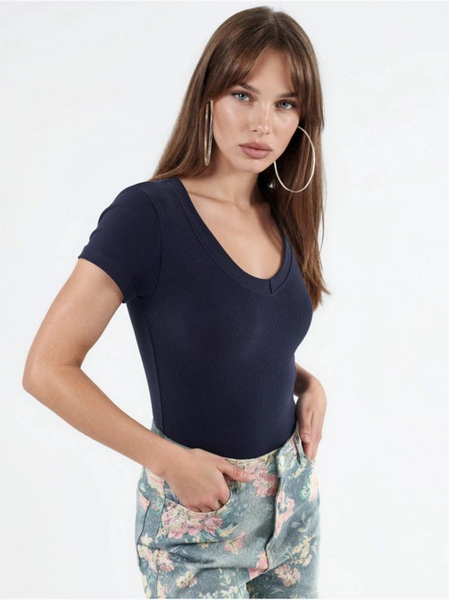 Busem t-shirt élastique à manches courtes avec col en v - Kiabi Busem t-shirt élastique à manches courtes avec col en v - Kiabi