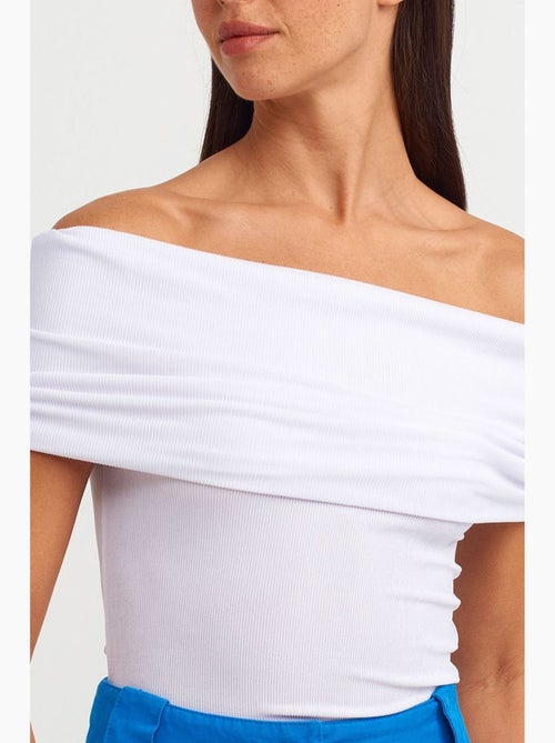 Bustier épaules dénudées côtelé ajusté dilvin - Kiabi Bustier épaules dénudées côtelé ajusté dilvin - Kiabi