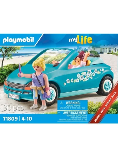 Cabriolet et jeunes filles avec perche à selfie - Kiabi Cabriolet et jeunes filles avec perche à selfie - Kiabi