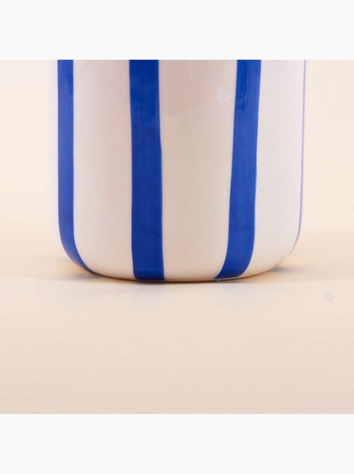 Cache pot en céramique rayé bleu / blanc 9cm - Kiabi Cache pot en céramique rayé bleu / blanc 9cm - Kiabi