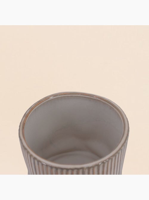 Cache-pot en céramique striée marron 13cm - Kiabi Cache-pot en céramique striée marron 13cm - Kiabi