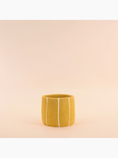 Cache-pot en ciment jaune lignes blanches 13cm - Kiabi Cache-pot en ciment jaune lignes blanches 13cm - Kiabi