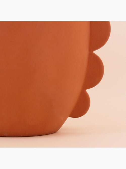 Cache pot en dolomite terracotta 18,7cm - Kiabi Cache pot en dolomite terracotta 18,7cm - Kiabi