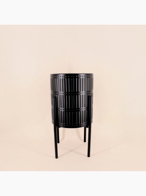 Cache pot en métal structuré noir 31x61cm - Kiabi Cache pot en métal structuré noir 31x61cm - Kiabi