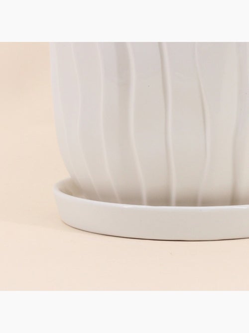 Cache-pot strié beige 20cm avec plateau - Kiabi