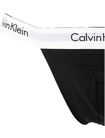 Calvin Klein - Strings motif/style logo