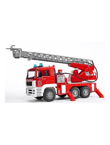 Camion de pompiers MAN avec pompe à eau