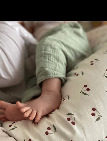 Candide - Coussin d'allaitement et de grossesse Cerises