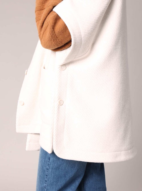 Cape ample en tissu texturé
 'Deeluxe' - Kiabi